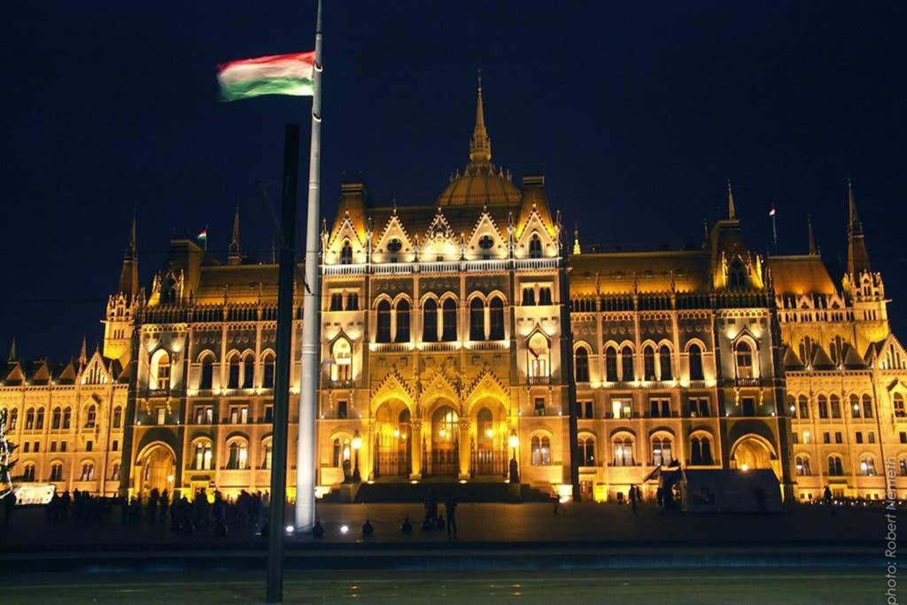 Nice And Cozy Apartment Next To The Parliament Budapest Exterior photo