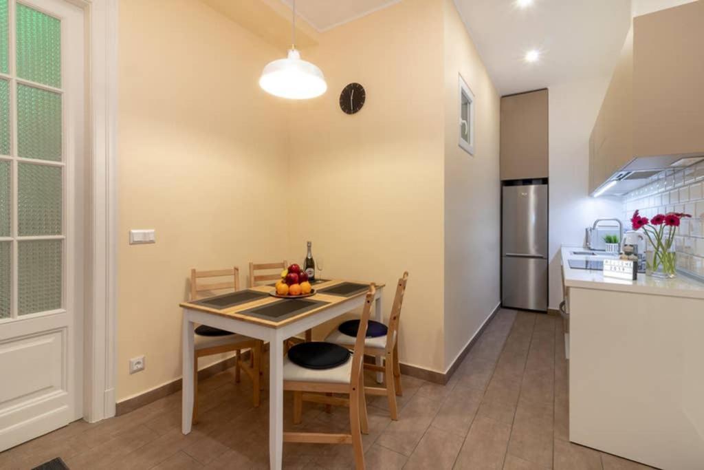 Nice And Cozy Apartment Next To The Parliament Budapest Exterior photo